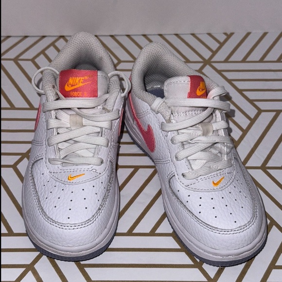 Nike Force 1 low - gently used - Picture 4 of 5